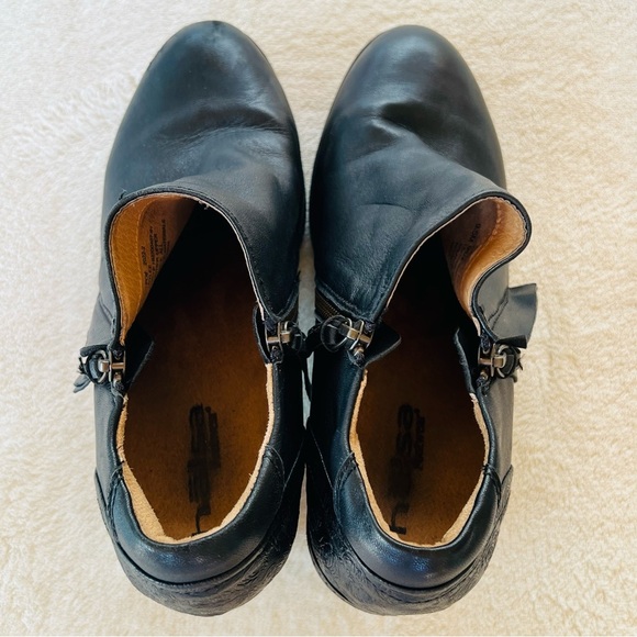 HÄLSA RYLEE EMBOSSED BLACK LEATHER ZIPPER ANKLE BOOTIES SIZE 9.5 - Picture 8 of 14
